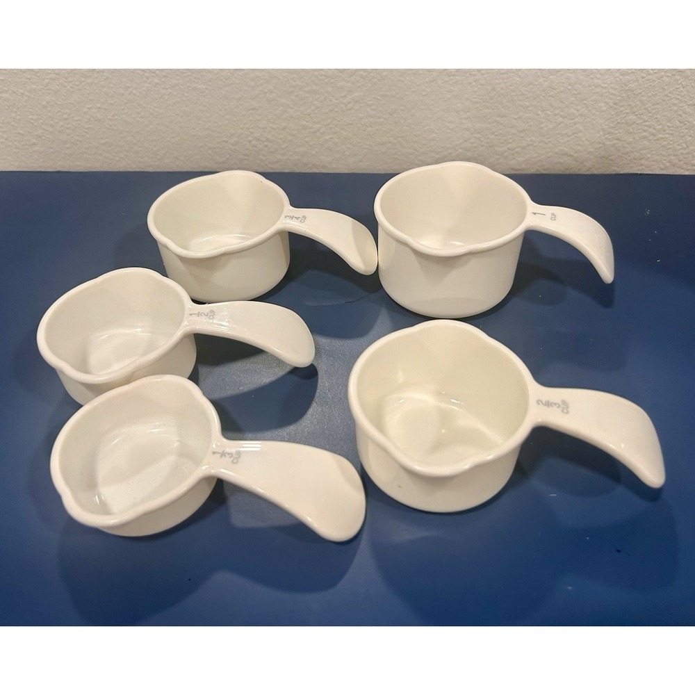 Tupperware White Gravy Curved Ergonomic Handle Stacking Measuring‎ Cups Set of 5